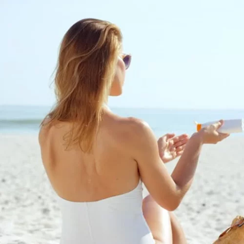 Summer Fun: 3+1 τάσεις στα αντηλιακά της φετινής σεζόν και 13 νέα προϊόντα 